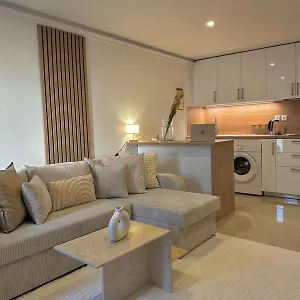 https://studio-moderne-et-spacieux.fr-paris.fr